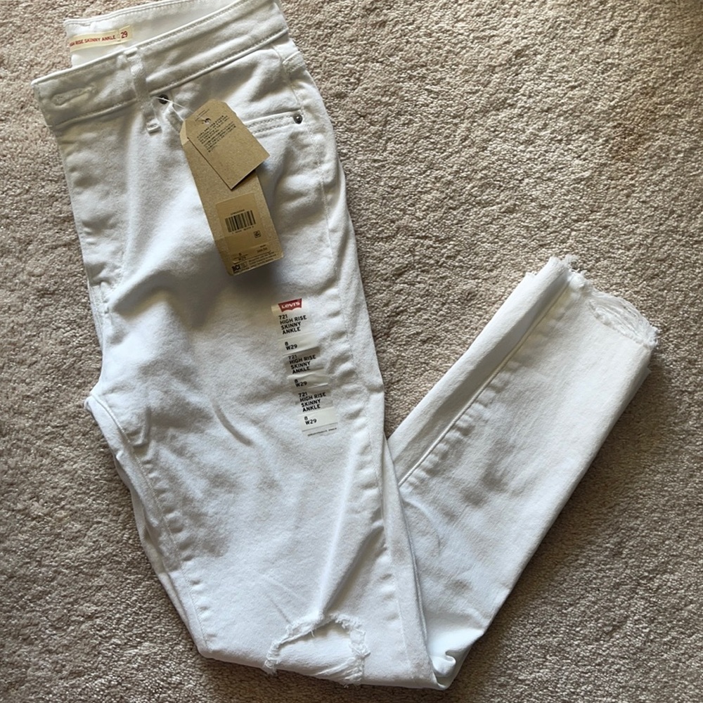 Levi’s white high rise skinny ankle jeans